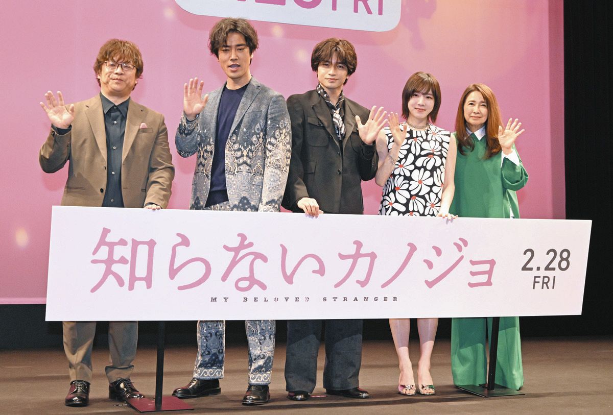 映画「知らないカノジョ」完成披露試写会に登場した（左から）三木孝浩監督、桐谷健太、中島健人、ｍｉｌｅｔ、風吹ジュン　　　　　