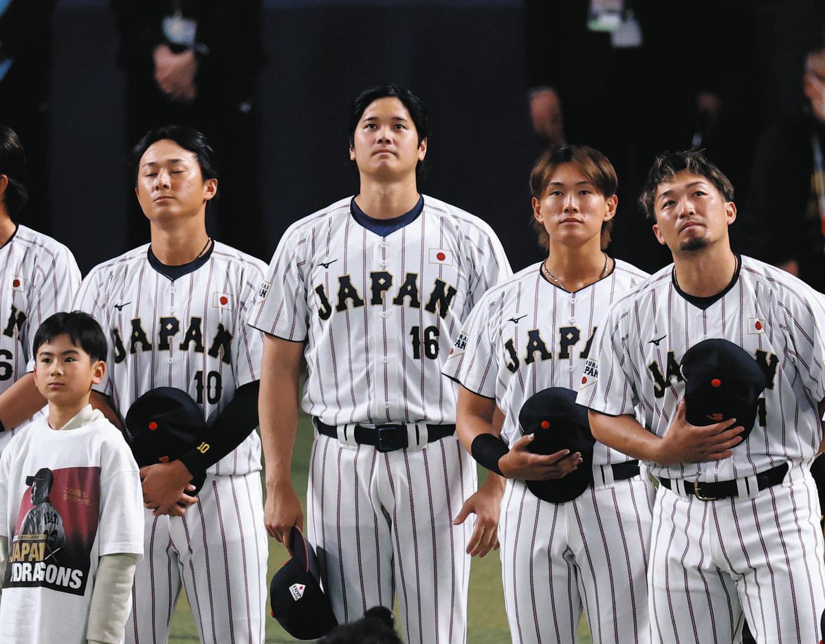 ◇大谷翔平、感極まった表情で… WBC壮行試合での国歌斉唱【写真】：中