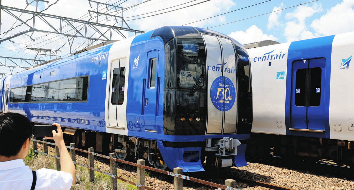 白と青の配色反転「ブルーミュースカイ」お披露目 名鉄創業130