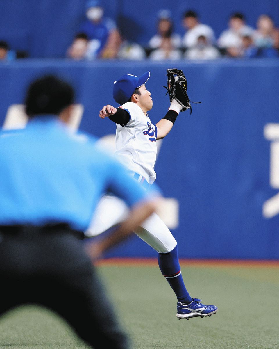 まさにエア忍者！ 中日・田中幹也、右翼前に落ちそうな打球へダッシュ