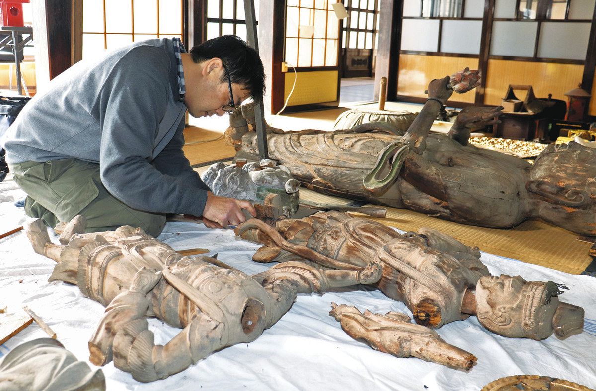 壊れた仏像 心込め修復 文化財レスキュー隊 能登町・法華寺で作業：北陸中日新聞Web