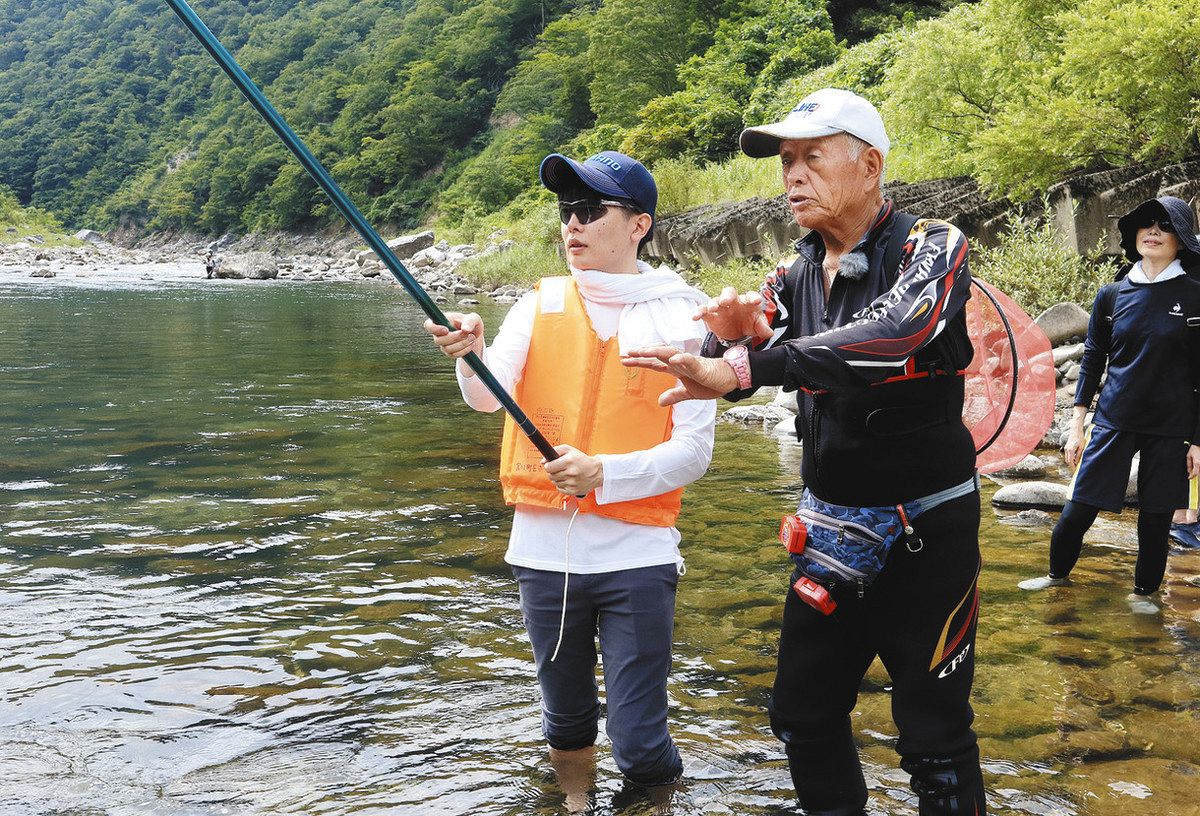 室田正名人TOUR PRESIDENT 100 鮎竿良品 （室田名人の弟子17人