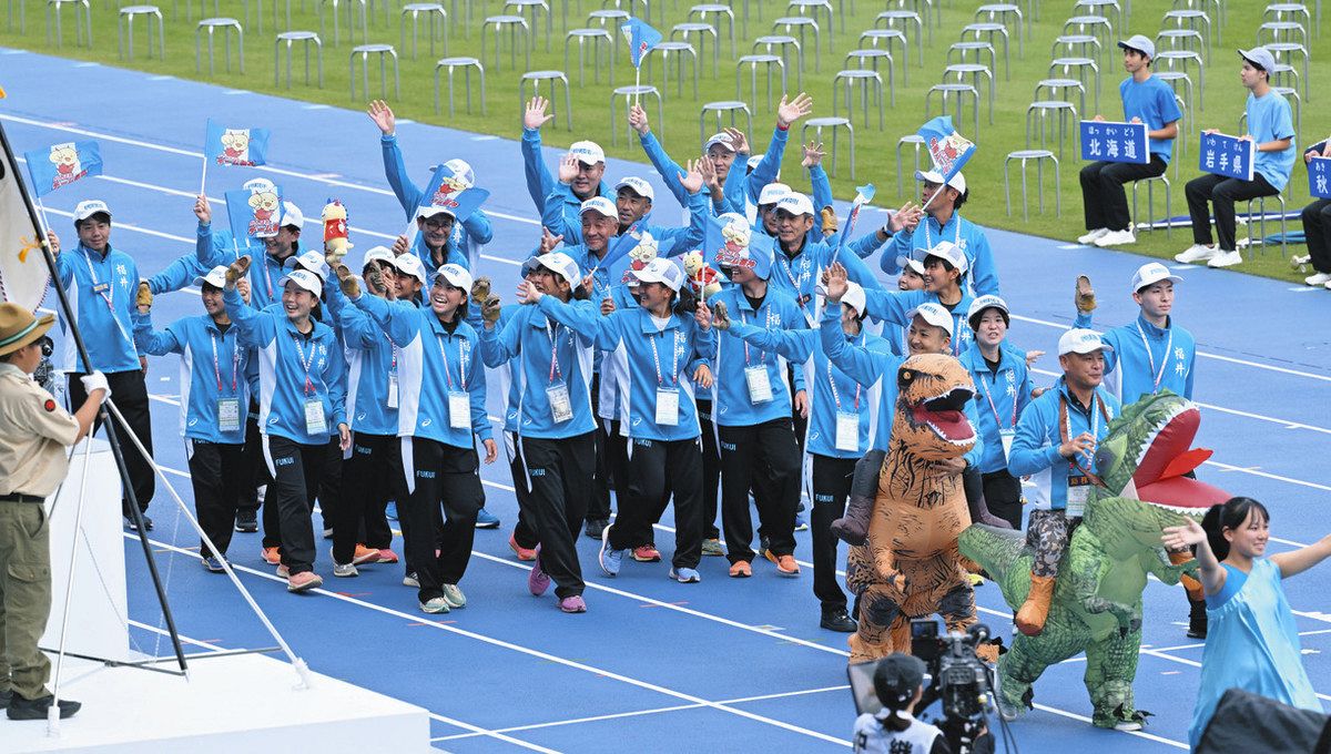 県選手団堂々行進 国スポ総合開会式：日刊県民福井Web