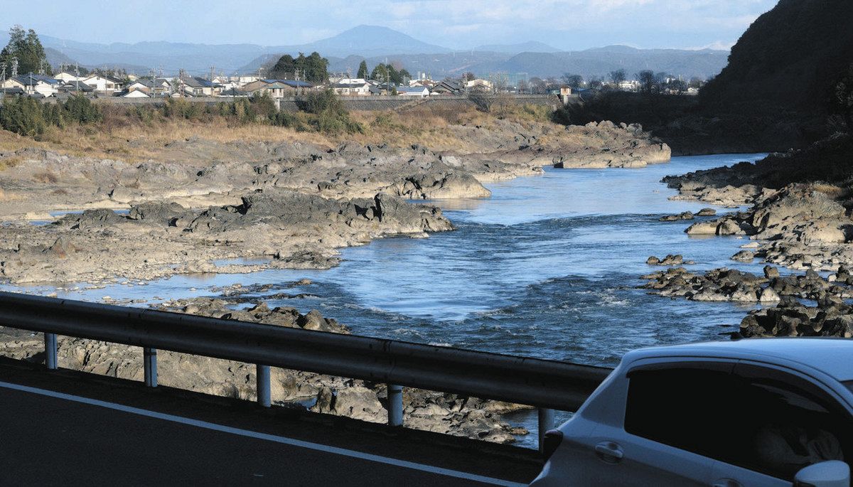 木曽川水景 ～再来～＞（12）「地向斜」覆した微化石 チャート