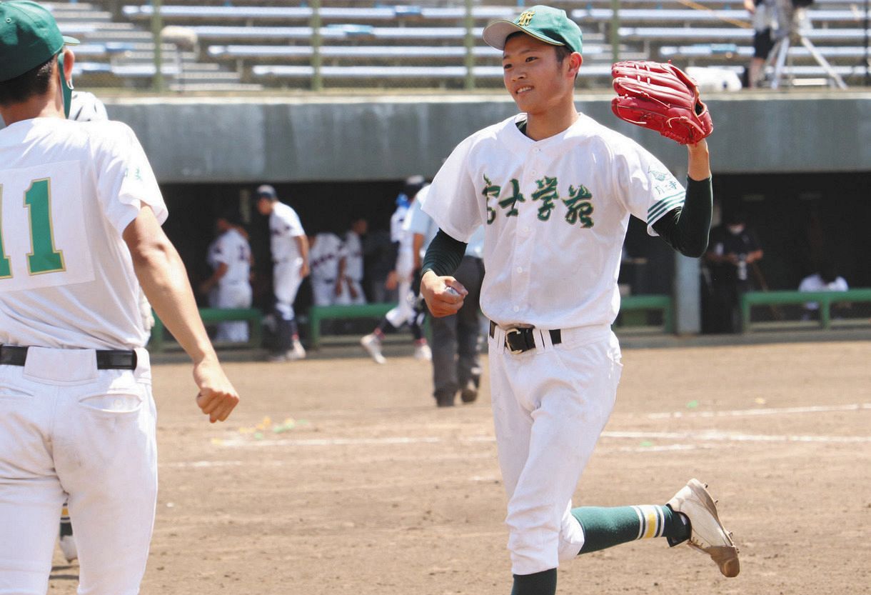 富士学苑 初の甲子園へ王手 エース右腕が山梨学院を6安打2失点に抑え完投 高校野球山梨大会 中日スポーツ 東京中日スポーツ 富士学苑 初の甲子園へ王手 エース右腕が山梨学院を6安打2失点に抑え完投 高校野球山梨大会 中日スポーツ 東京中日スポーツ