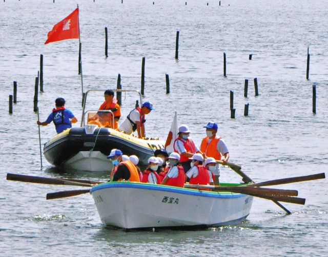 和船漕ぎ細江湖一周 西気賀小児童が力合わせ：中日新聞しずおかWeb