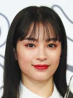 ビジュ爆発』『すずちゃん最高』広瀬すずの“モノクロショット”にファン 