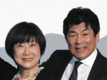 赤井英和の妻 佳子さん 40年前の赤井と同じポーズの息子の写真公開 凄い肉体美 親子ですね と反響 中日スポーツ 東京中日スポーツ