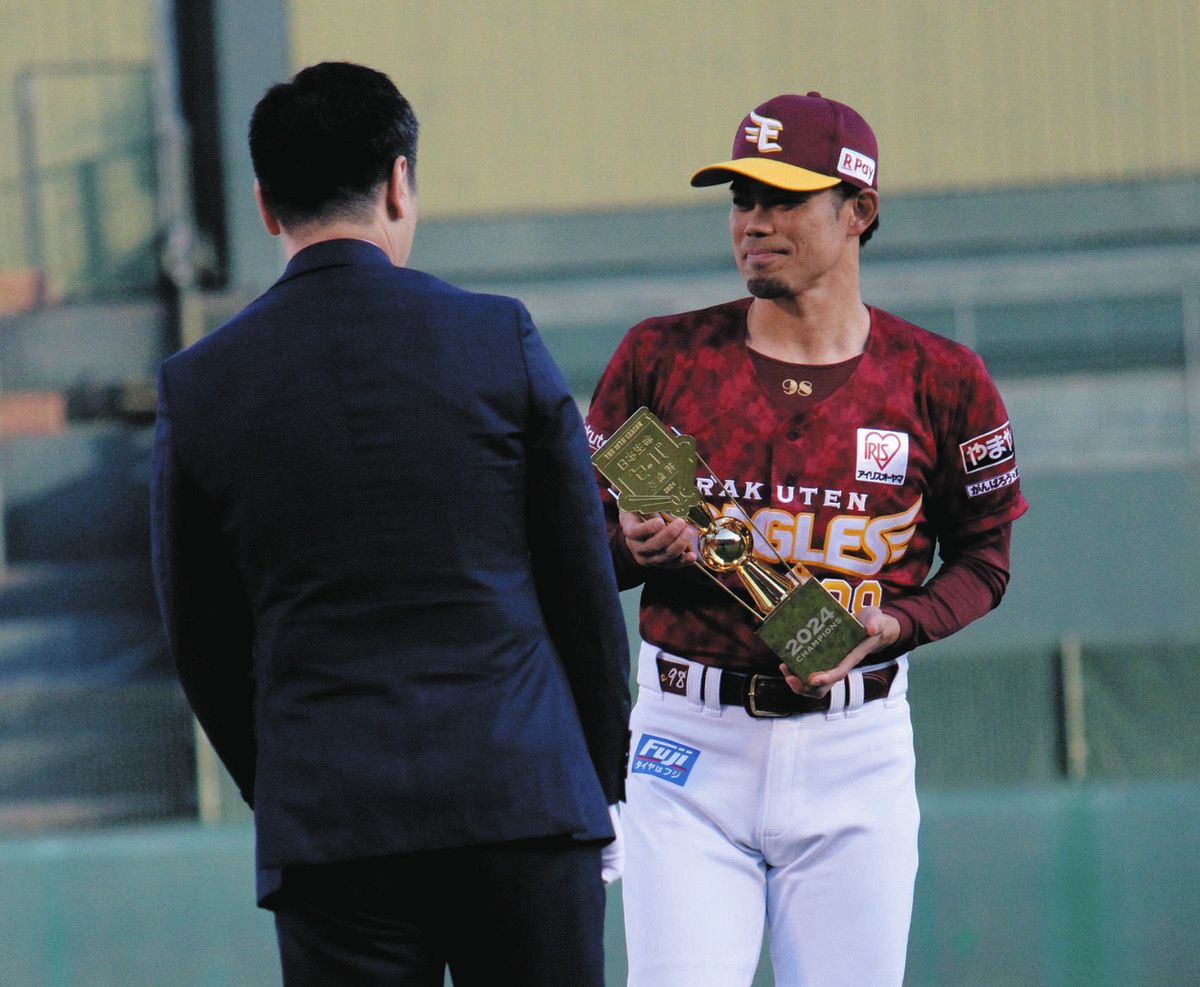楽天、試合前に交流戦優勝セレモニー スタンドから『東北イーグルス