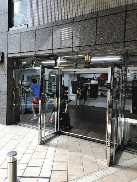 いまだ輝く最多連続防衛記録 ジムの閉鎖を決意 カンムリワシ 具志堅用高はどこへ行く 山崎照朝コラム 中日スポーツ 東京中日スポーツ