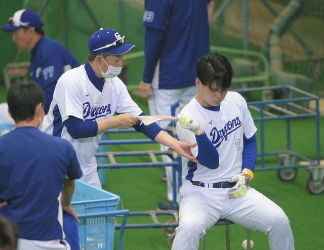 今季ブランド 立浪和義選手フィギュア （中日・細川成 バット付き 投球ポーズ スポーツ