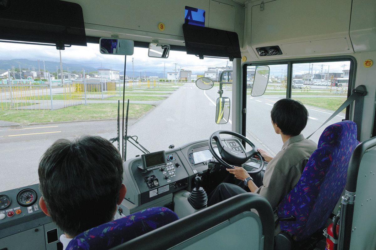 不足解消 目指せ終点 バス運転手採用 各社知恵絞る：北陸中日新聞Web