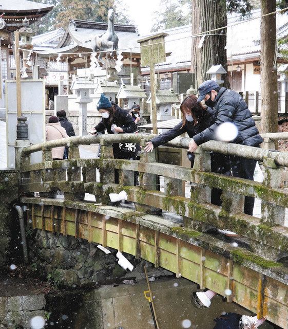 川に福豆流し 厄払う 土山の田村神社で大祭 中日新聞web