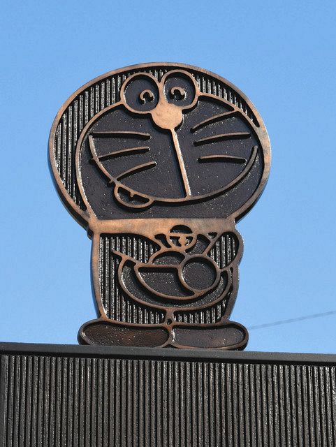 ドラえもんたち 案内看板に登場 高岡銅器のモニュメントに 北陸中日新聞web ドラえもんたち 案内看板に登場 高岡銅器のモニュメントに 北陸中日新聞web