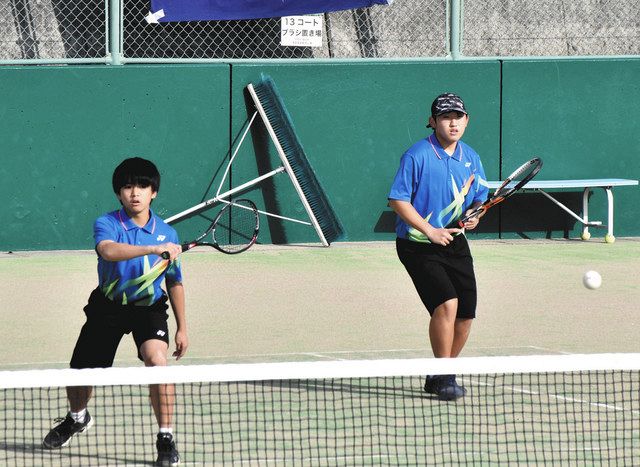 小・中学生ペアが巧みなショット 松本で中日杯ソフトテニス：中日新聞Web