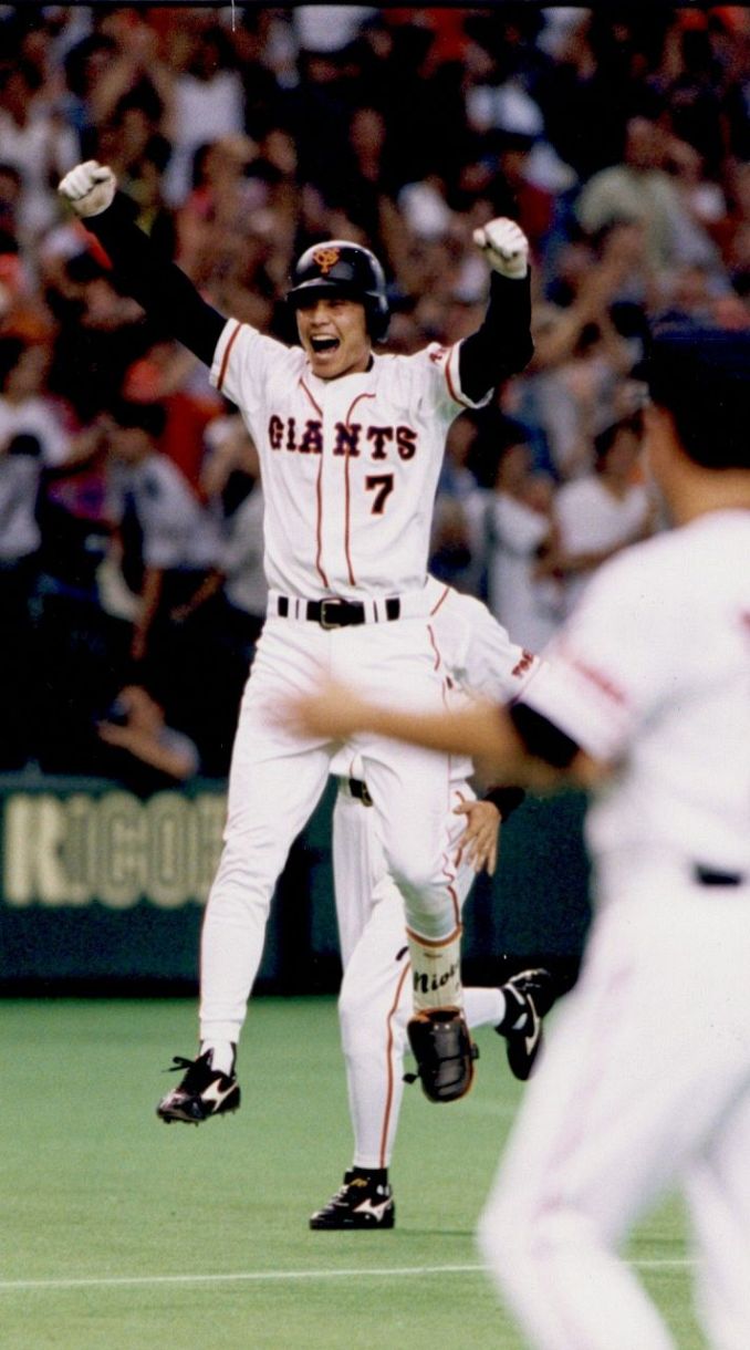 ◇歓喜のジャンプ… 2000年、巨人のセ・リーグ優勝を決めるサヨナラ