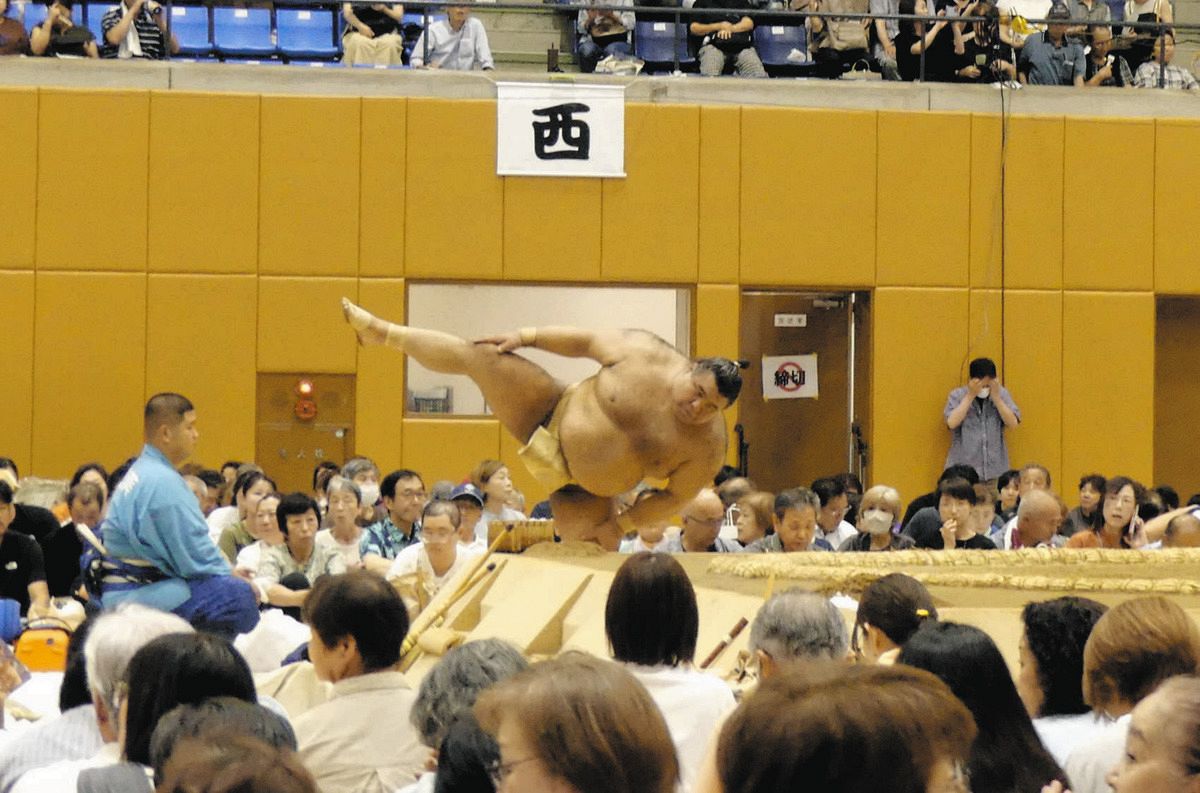 【大相撲】高安、「下半身がおろそかになりがちなので」巡業居残り稽古で黙々と四股踏む姿に観客も拍手 :中日スポーツ・東京中日スポーツ