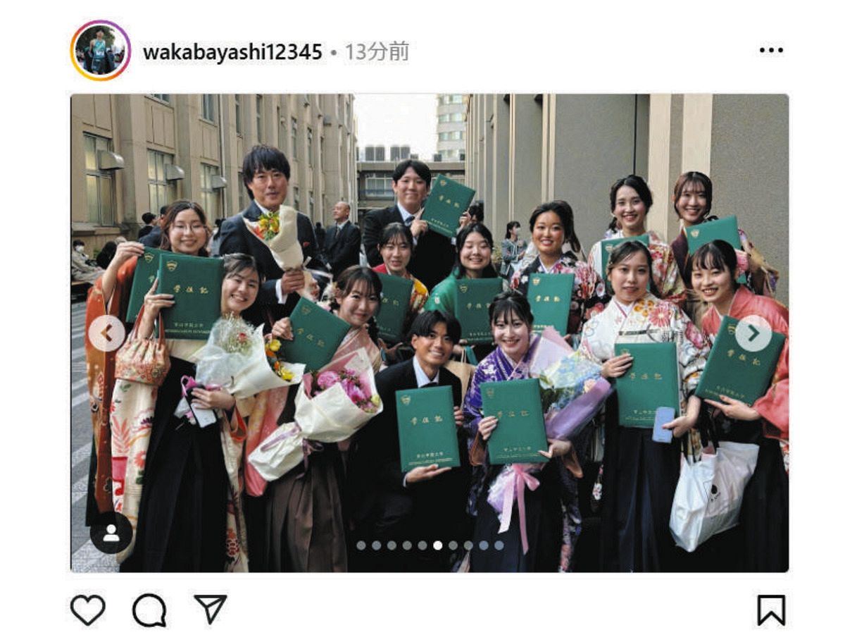 ◇若林宏樹、卒業式で学友やチームメートと【写真複数】：中日
