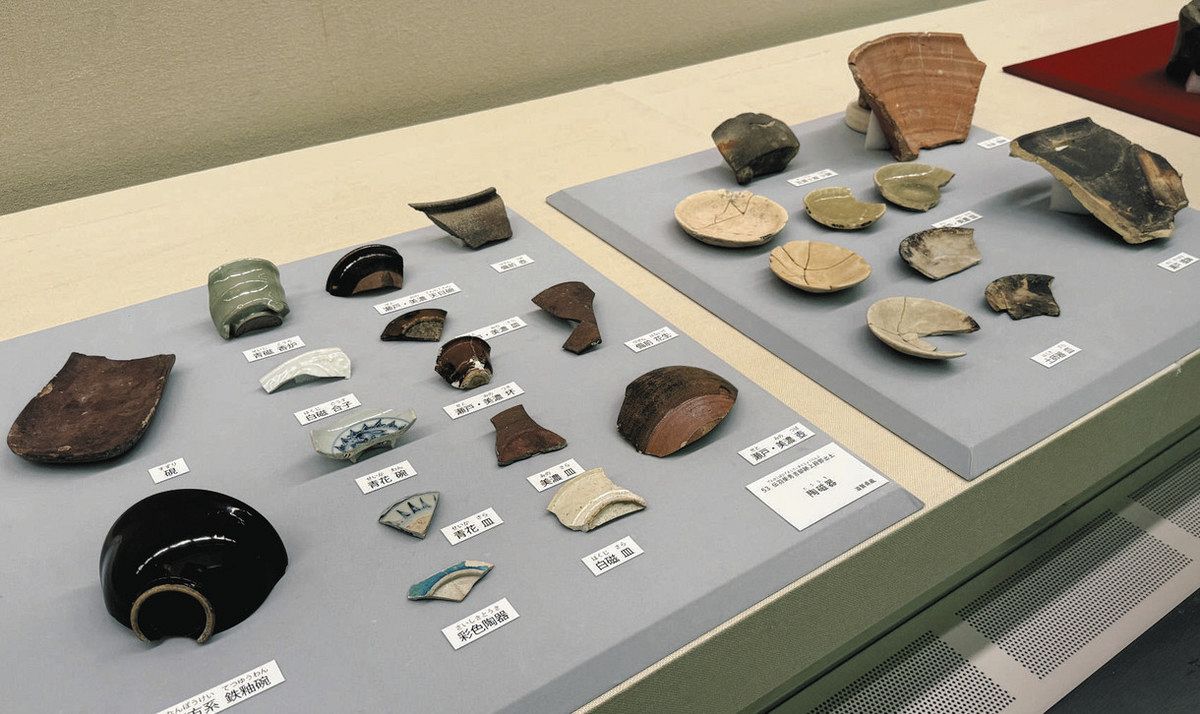 信長亡き後の安土城の変遷 15日まで、考古博物館で特別展：中日