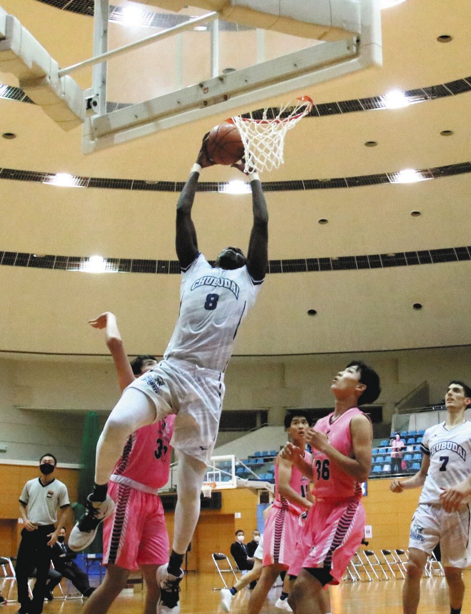 中部大第一インハイ王者の貫禄 195センチ田中流嘉洲らがインサイド制圧