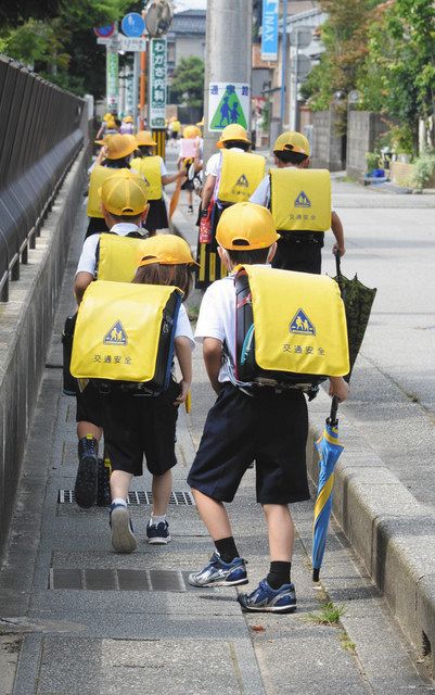 さぁ夏休み とはいかず 金沢市小中校 １学期最終日 北陸中日新聞web