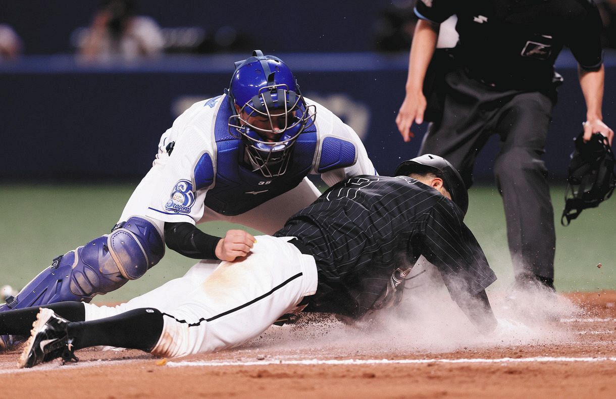 ロッテ 本塁クロスプレー 一度は アウト 判定も リクエストでコリジョン認められ 土壇場で同点ドロー 中日スポーツ 東京中日スポーツ