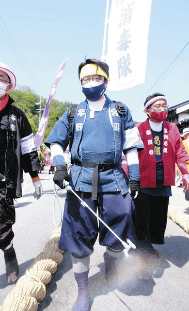 本宮曳行、威勢良く 御柱祭上社里曳き ：中日新聞Web