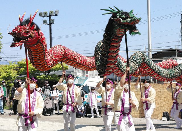 本宮曳行、威勢良く 御柱祭上社里曳き ：中日新聞Web