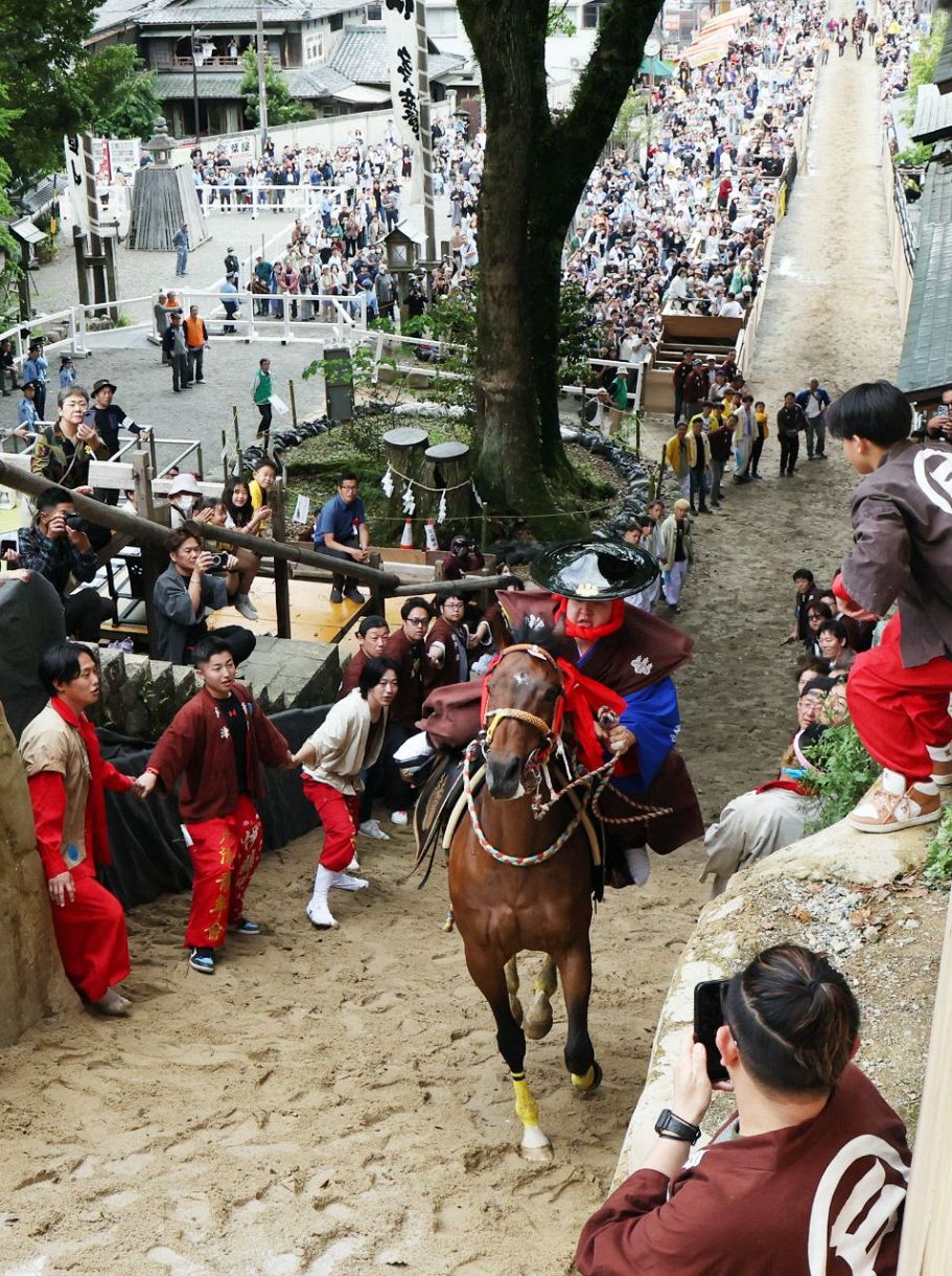 多度大社の上げ馬神事「これからも続けていけるかどうか心配」 参加