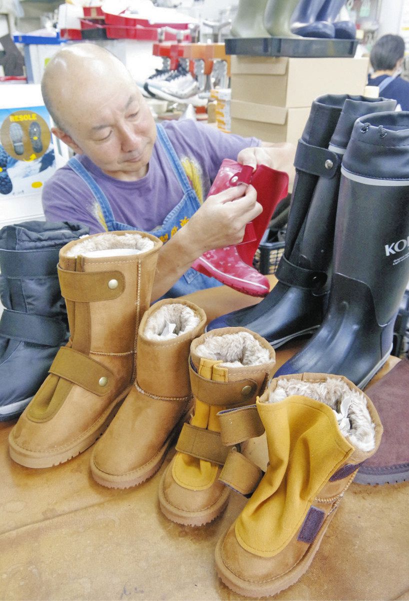 義足、装具のまま長靴すっぽり 長尾製靴所既存品加工が人気 ：日刊県民
