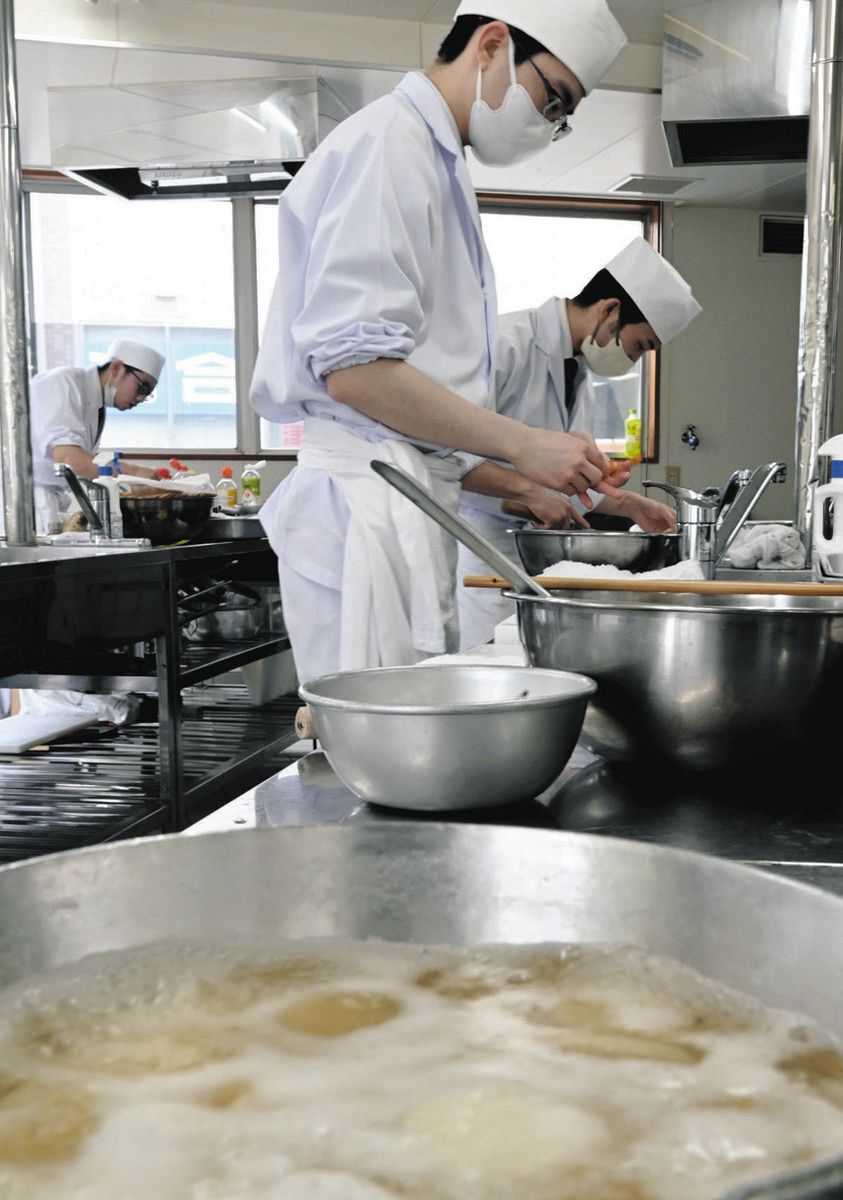 若手調理師らが日本料理の腕前を競う 津で技能五輪の三重県予選：中日
