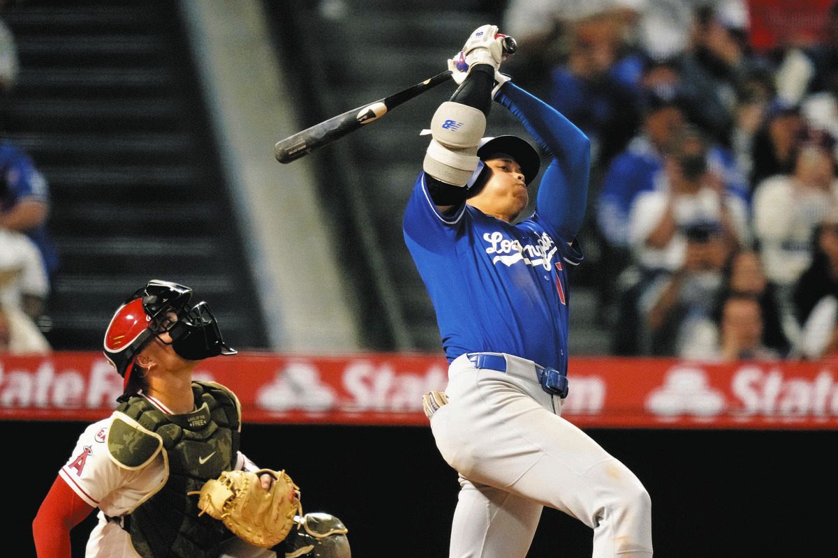 大谷史上1番変わった打ち方じゃない？」大谷翔平、バランス崩しながら 