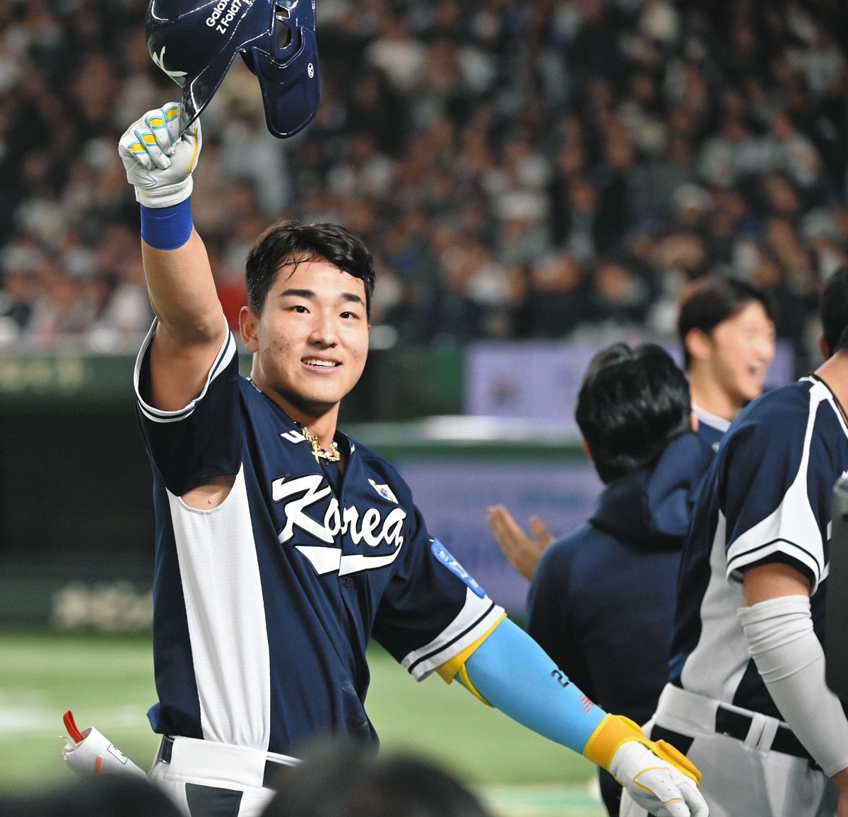４回表、先制の２ランを放った韓国・安賢民