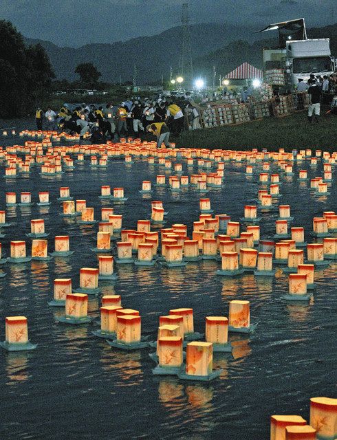 流れる灯籠、過ぎゆく夏 永平寺大燈籠ながし：中日新聞Web