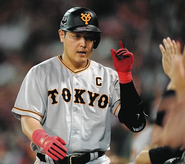 鬼門マツダで岡本和が先制の28号2ラン 外野手が一歩も動かない