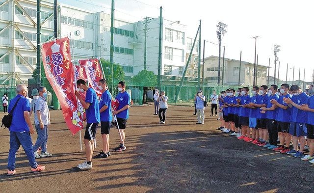 １００周年に目指せ甲子園 磐田南高に「応援のぼり旗」寄贈：中日新聞しずおかWeb