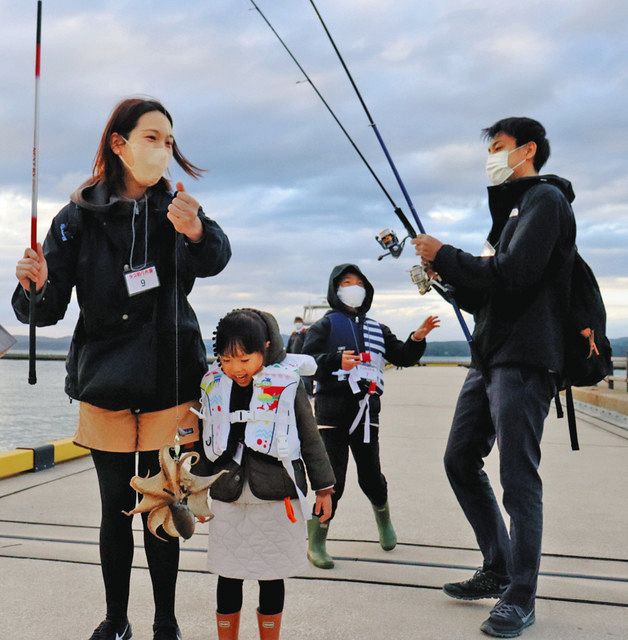 イイダコ たこ焼きに 和倉港で釣り大会 親子連れが挑戦 北陸中日新聞web