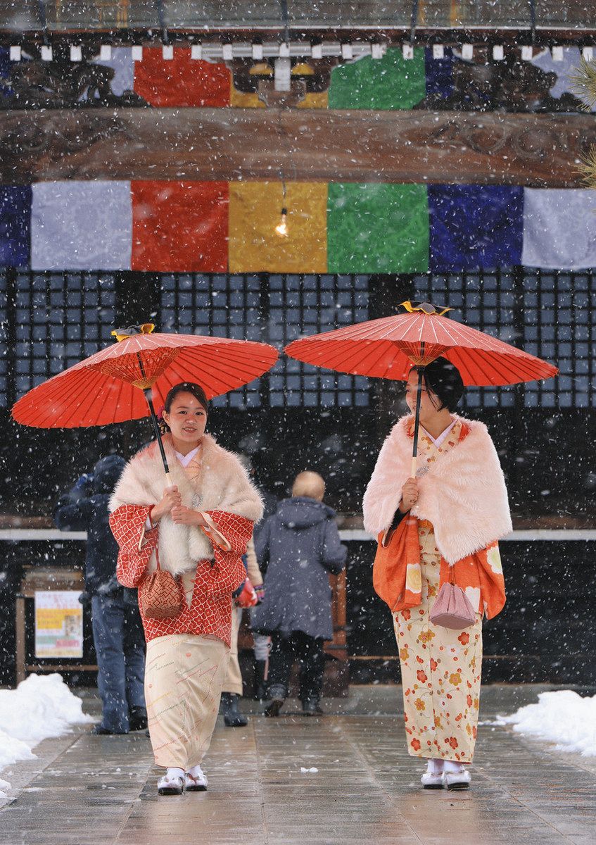 雪のまち包む縁結びの灯火 飛騨・古川で「三寺まいり」：中日新聞Web