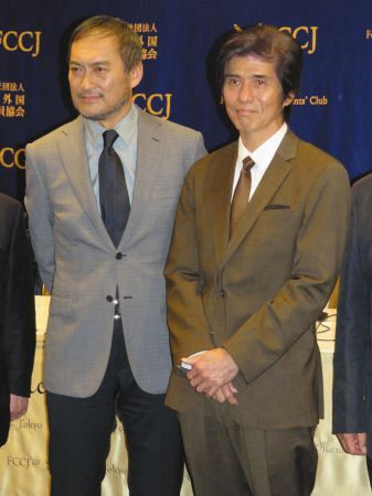 佐藤浩市と渡辺謙 絶対の信頼関係 語った 大半は電話で話すシーンでも つながっていた 中日新聞web