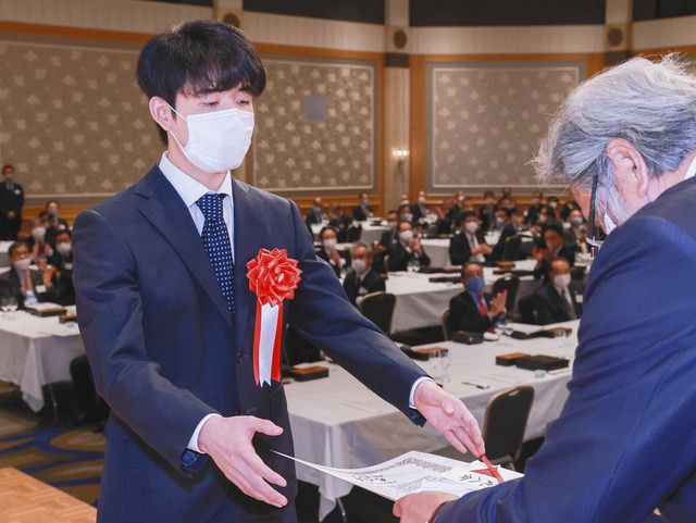 藤井聡太二冠を丸八会が2回目の顕彰 期待以上の偉業 中日新聞web