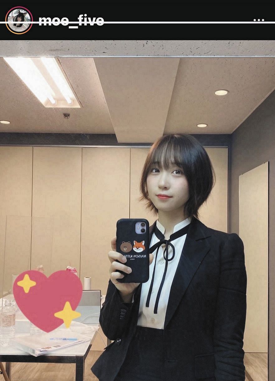 伊織もえ バスローブを背後にセクシーな黒服ショット プライベート感が色っぽさを爆上げ ファン感嘆 中日スポーツ 東京中日スポーツ