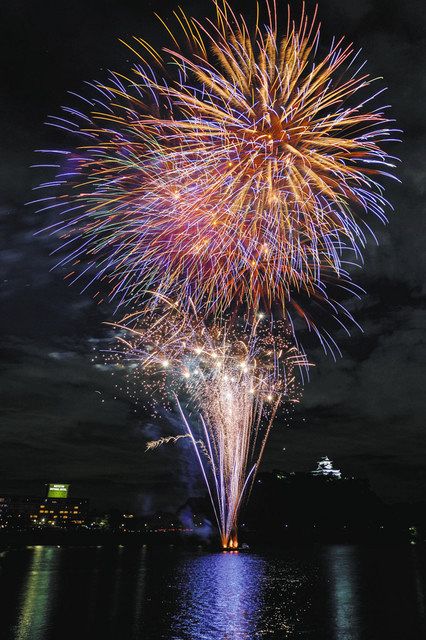 木曽川で日本ラインロングラン花火 ８月１ １０日 納涼花火は終了へ 中日新聞web