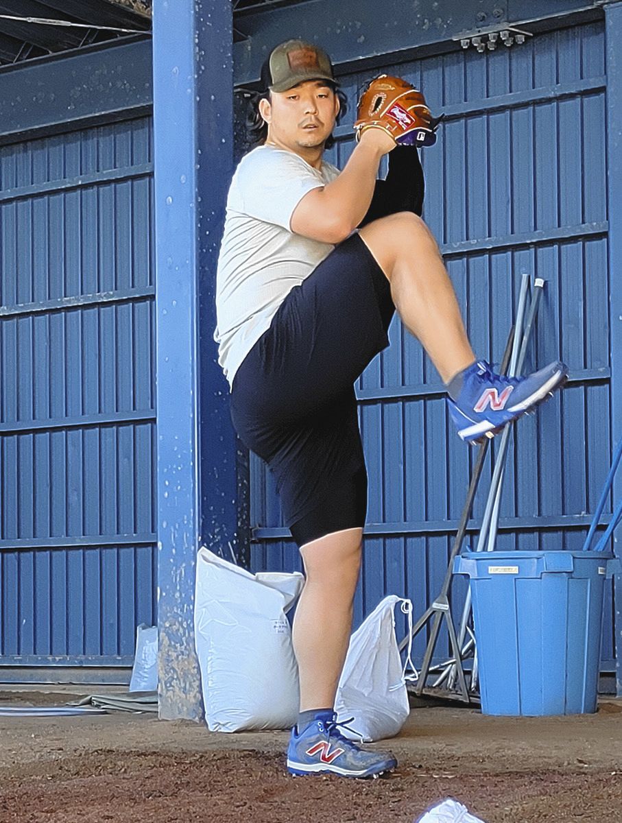 小笠原慎之介、勝負の2年目は“コブラ投法”！ 米国で見つけた『捕手の
