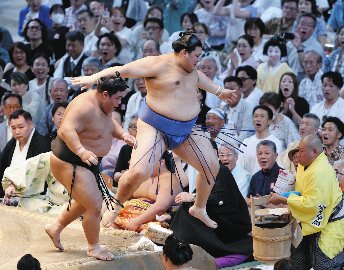 伯桜鵬、大の里撃破で初金星 引いたすき見逃さず一気に押す「夢に思っ