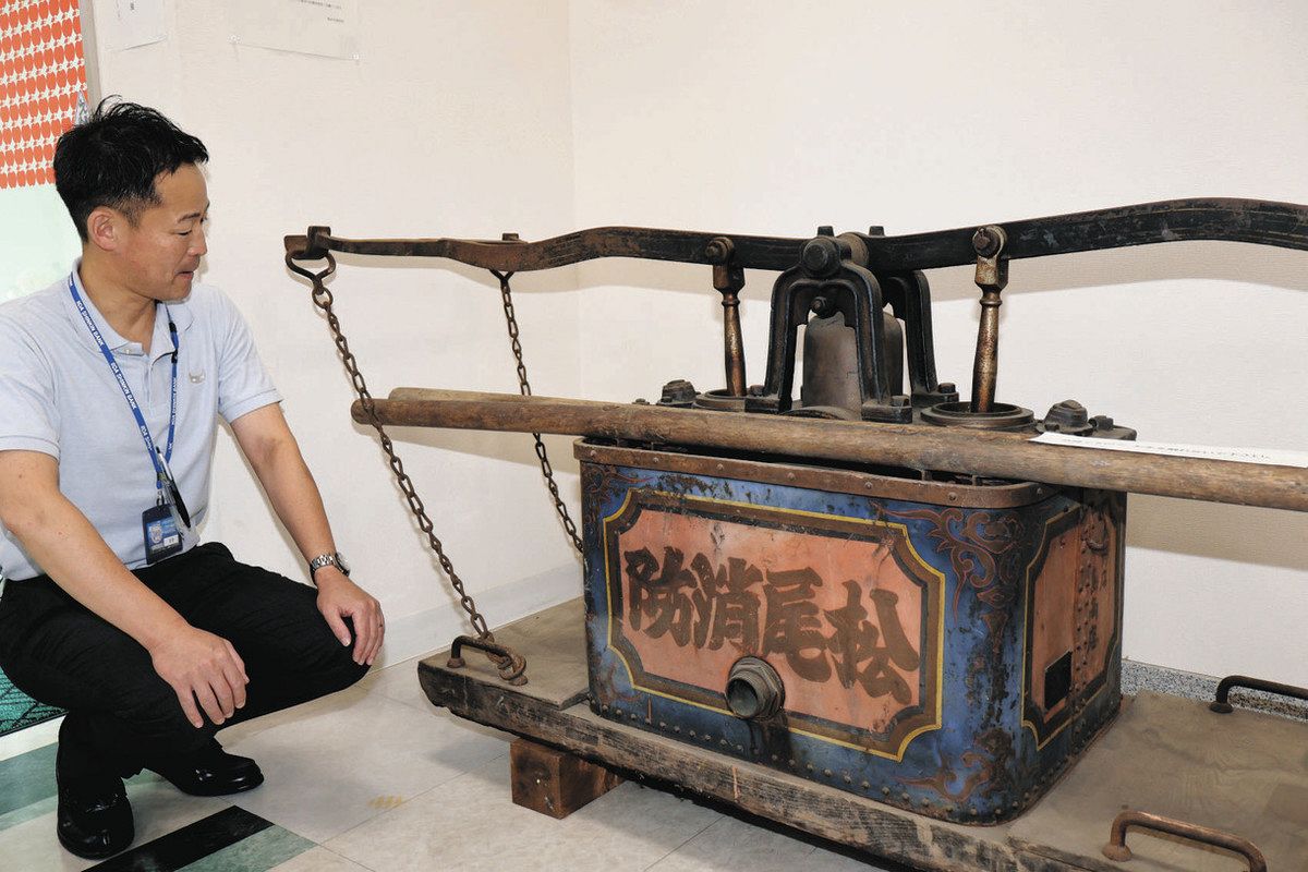 明治44年式腕用ポンプを展示 飯田信金松尾支店が情報求む：中日新聞Web