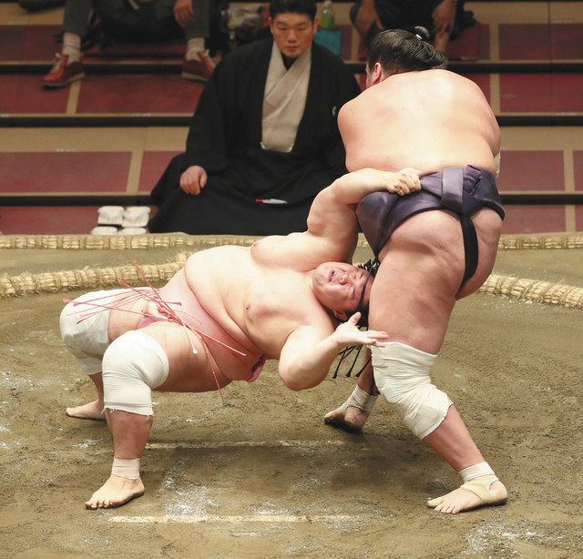 さじき席＞ どん底味わった2人、入魂の結び 照ノ富士、宇良が初