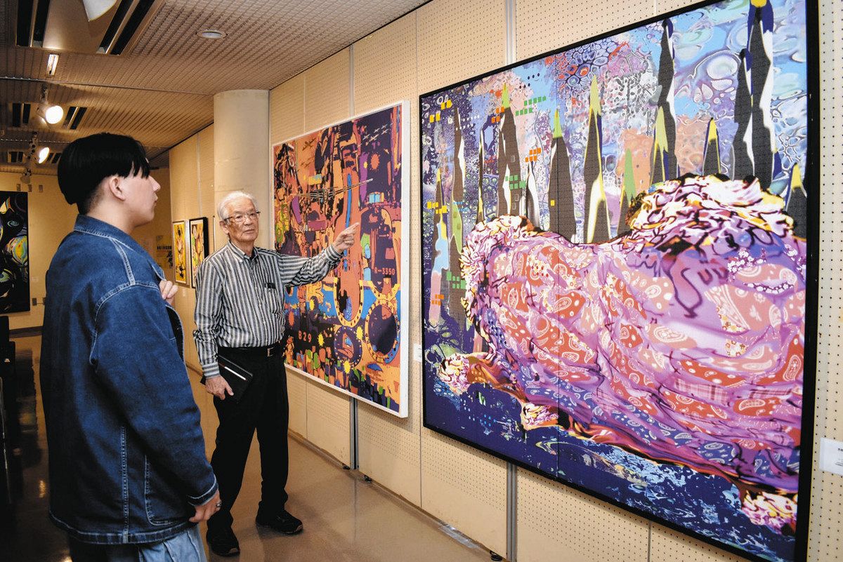 平和願いデジタルアート展 84歳の掛川・鈴木惇介さんが独学で30点：中