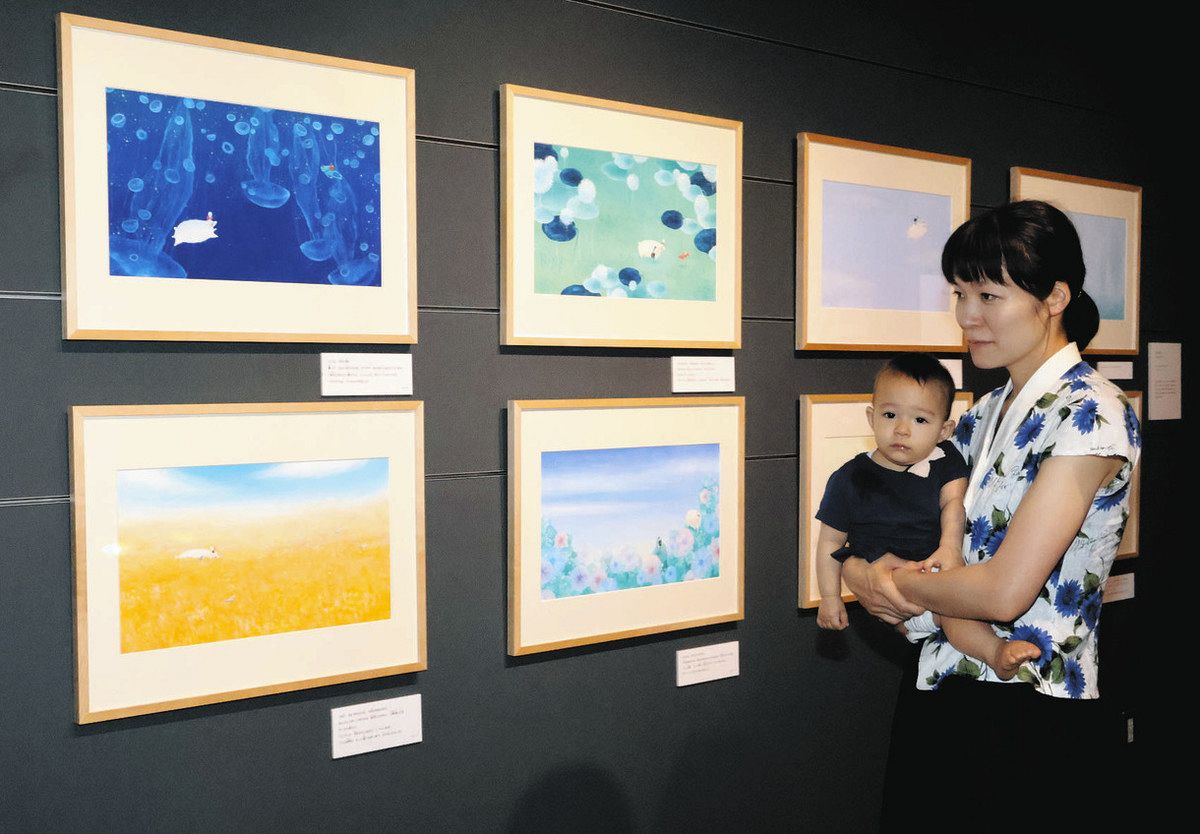 県ふるさと文学館 作家の刀根さん（敦賀市出身）個展 温かみある絵本