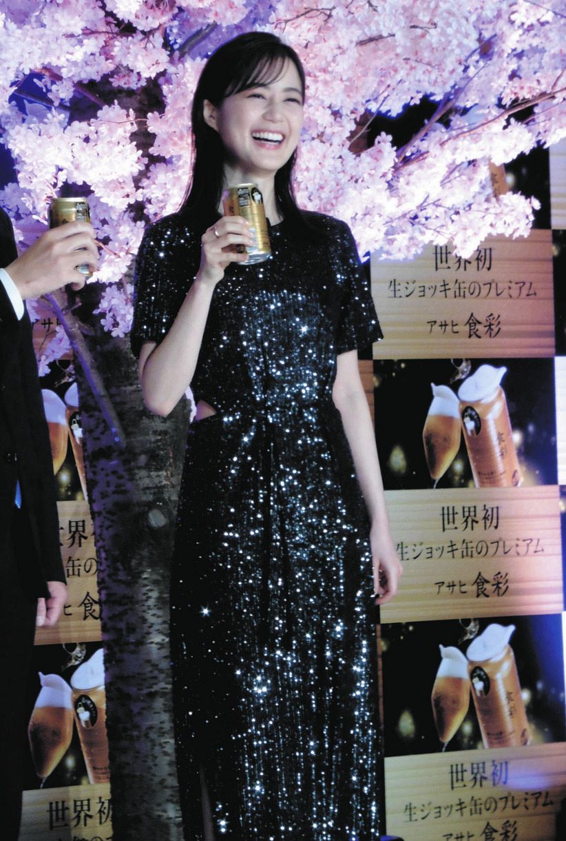 生田絵梨花「プレミアムなドレス」で新ビール紹介 CM異例の60秒