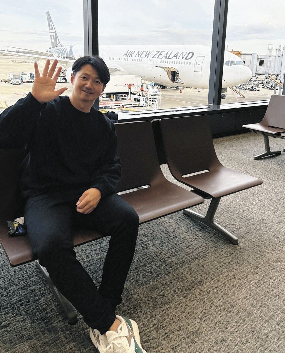 ロッテ・唐川侑己、ニュージーランドでの自主トレに出発「まずは暖かい